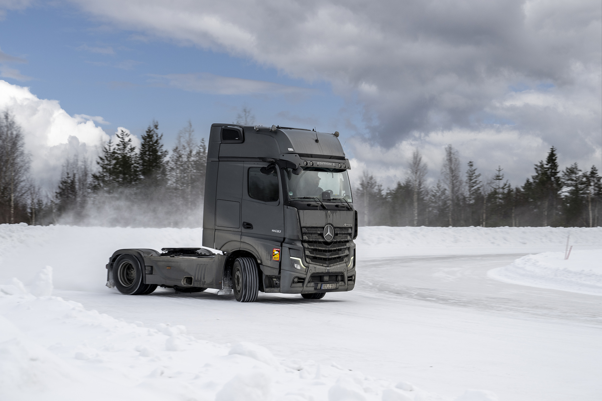 Mercedes-Benz Lkw im Wintertest in Rovaniemi Kälte, Eis und Schnee erfolgreich getrotzt: Mercedes-Benz Trucks testet in Finnland Elektro-Lkw