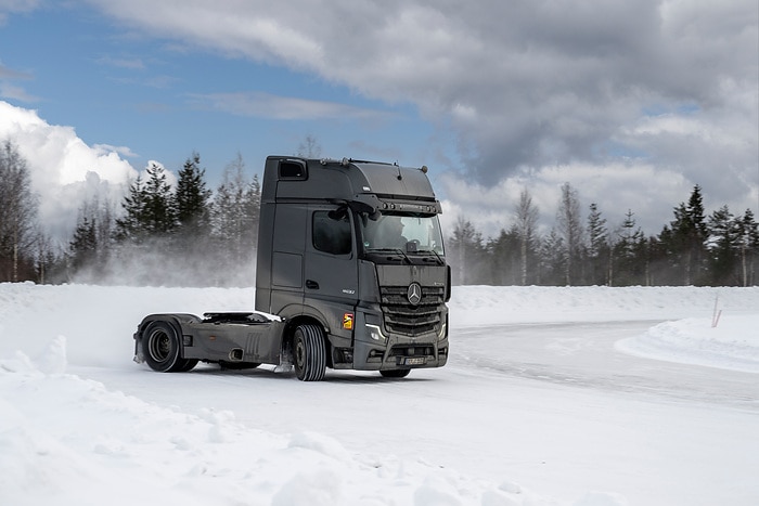 Kälte, Eis und Schnee erfolgreich getrotzt: Mercedes-Benz Trucks testet in Finnland Elektro-Lkw