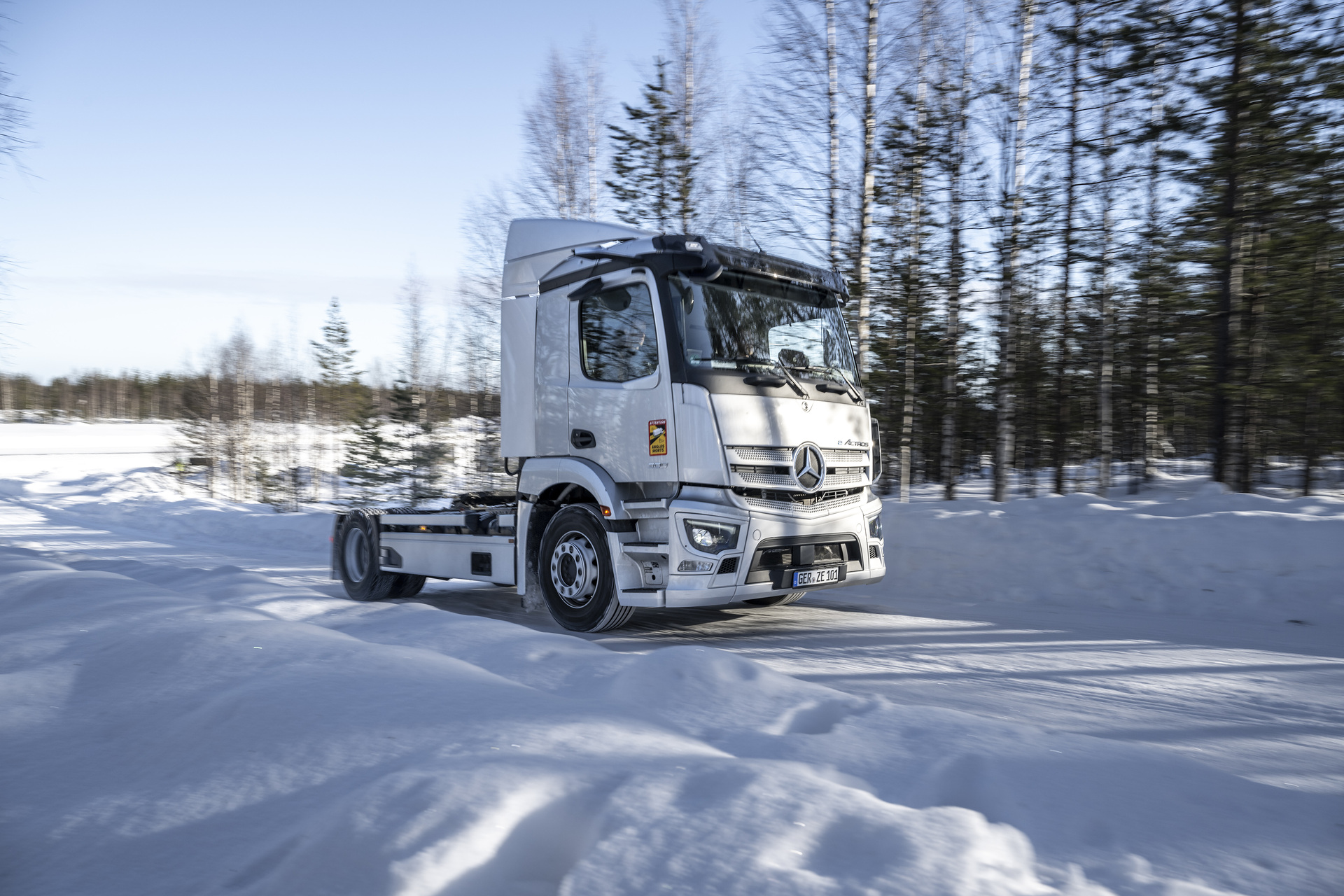 Mercedes-Benz Lkw im Wintertest in Rovaniemi Kälte, Eis und Schnee erfolgreich getrotzt: Mercedes-Benz Trucks testet in Finnland Elektro-Lkw