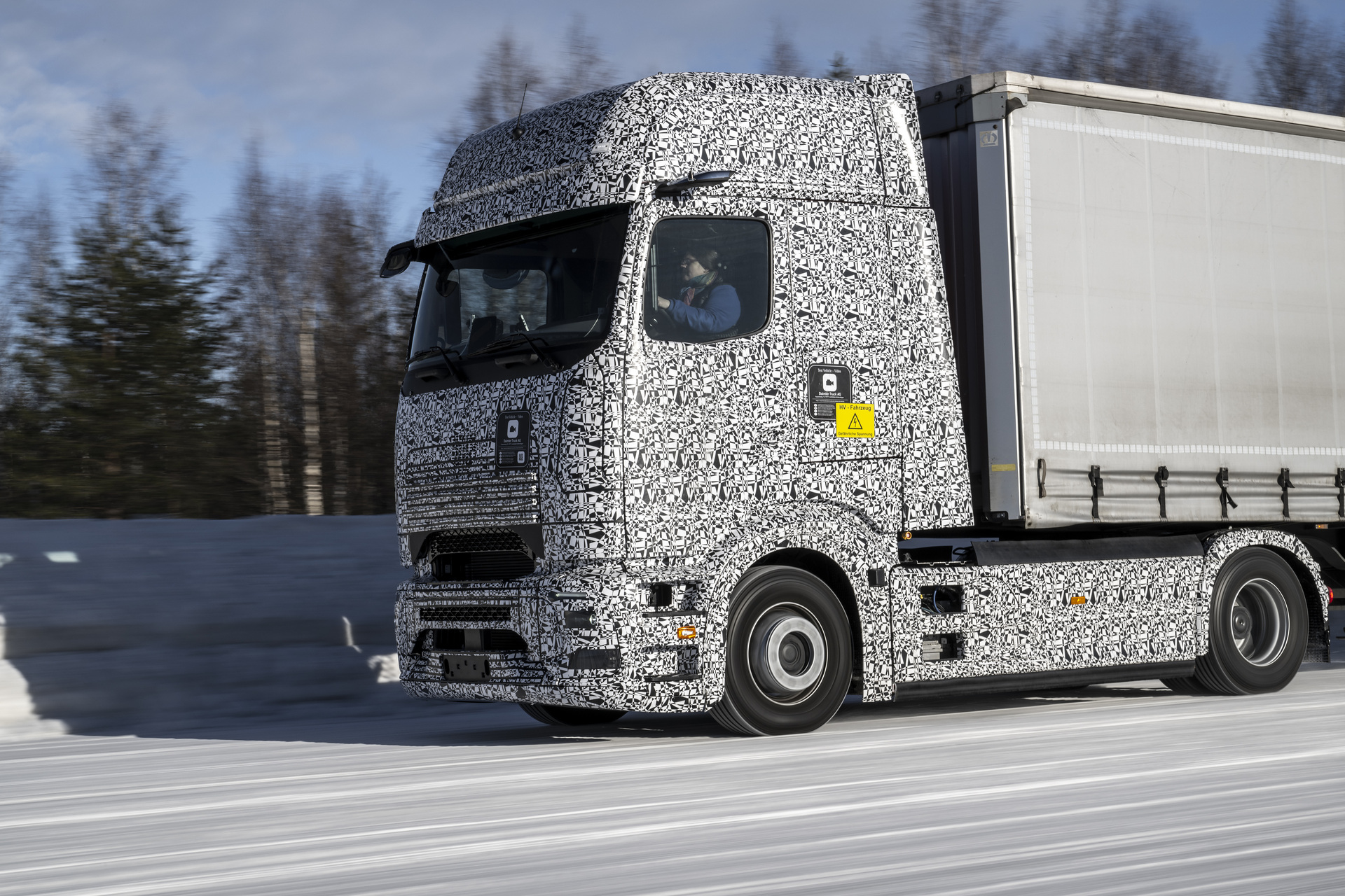 Mercedes-Benz Lkw im Wintertest in Rovaniemi Kälte, Eis und Schnee erfolgreich getrotzt: Mercedes-Benz Trucks testet in Finnland Elektro-Lkw