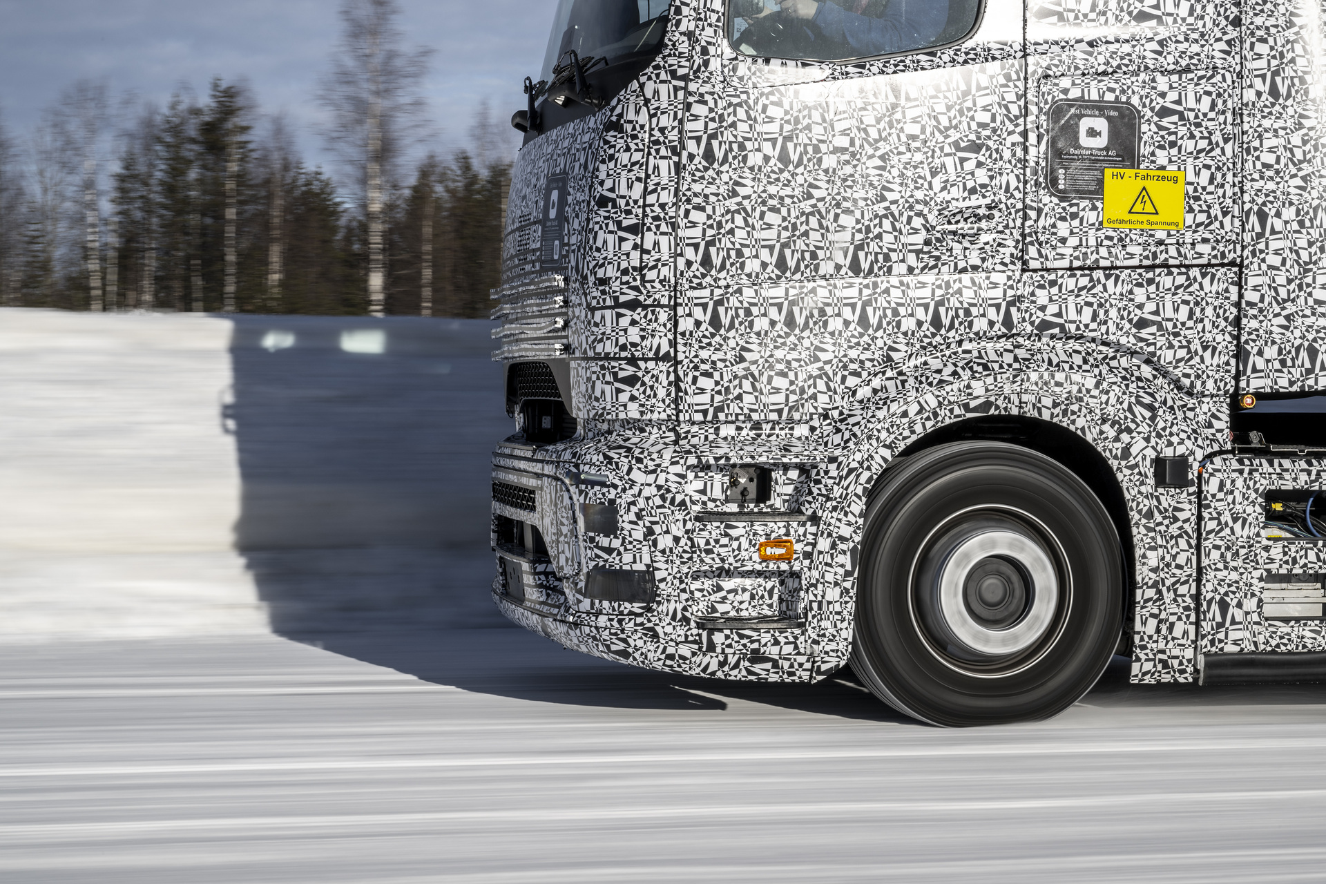 Mercedes-Benz Lkw im Wintertest in Rovaniemi Kälte, Eis und Schnee erfolgreich getrotzt: Mercedes-Benz Trucks testet in Finnland Elektro-Lkw