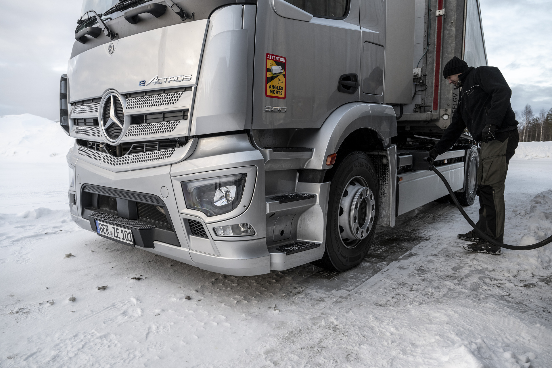 Mercedes-Benz Lkw im Wintertest in Rovaniemi Kälte, Eis und Schnee erfolgreich getrotzt: Mercedes-Benz Trucks testet in Finnland Elektro-Lkw