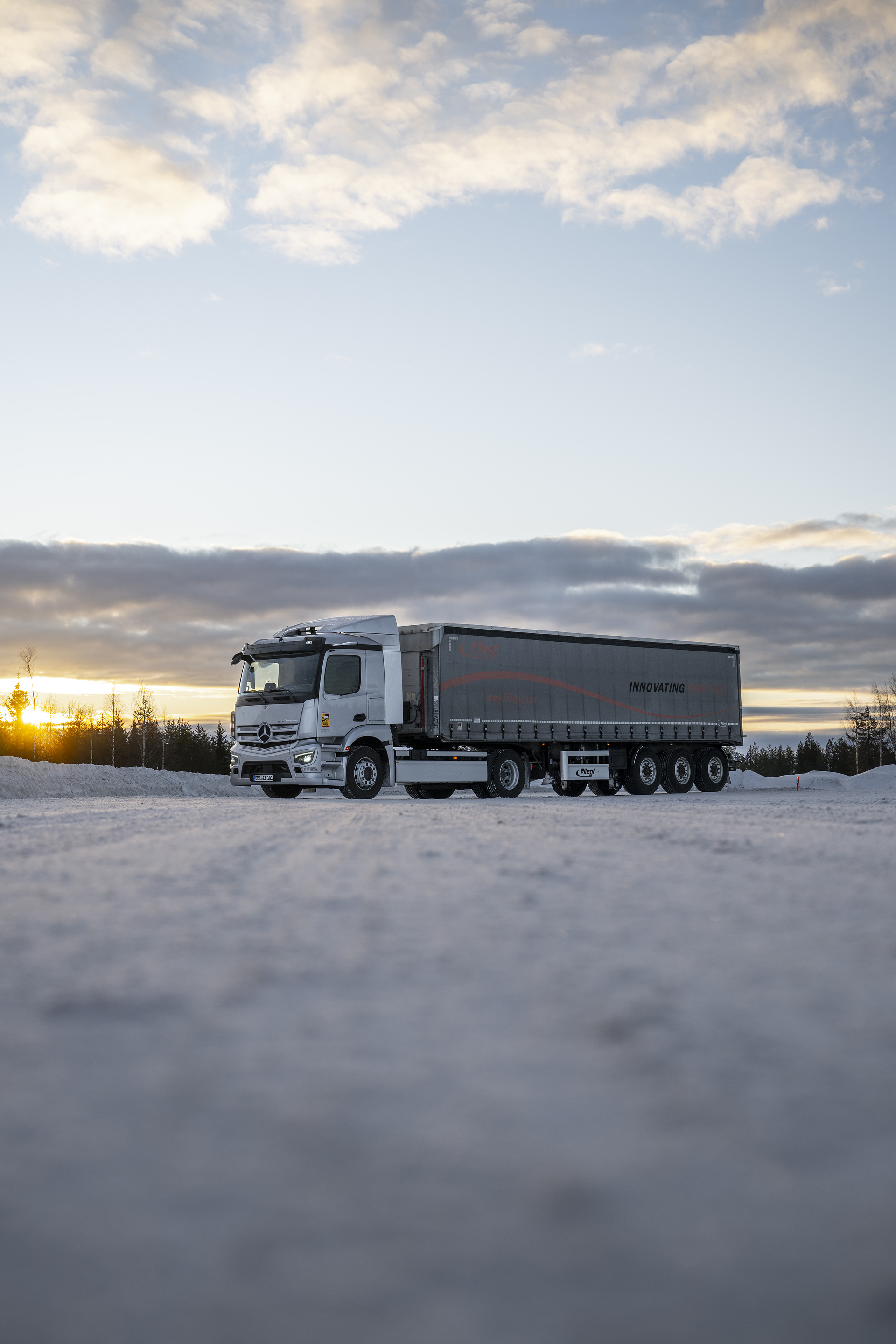 Mercedes-Benz Lkw im Wintertest in Rovaniemi Kälte, Eis und Schnee erfolgreich getrotzt: Mercedes-Benz Trucks testet in Finnland Elektro-Lkw