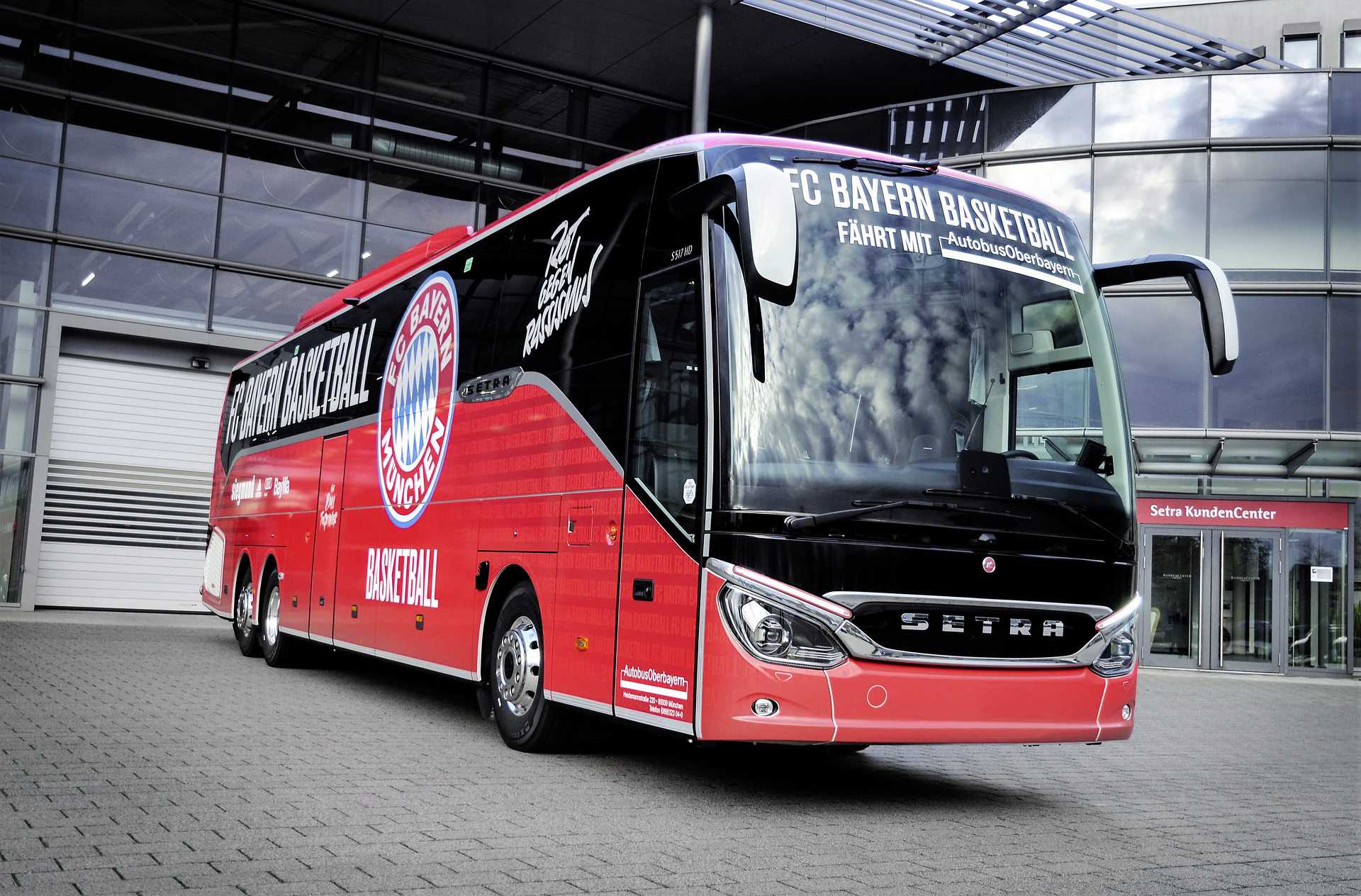 A Setra touring coach for FC Bayern Basketball