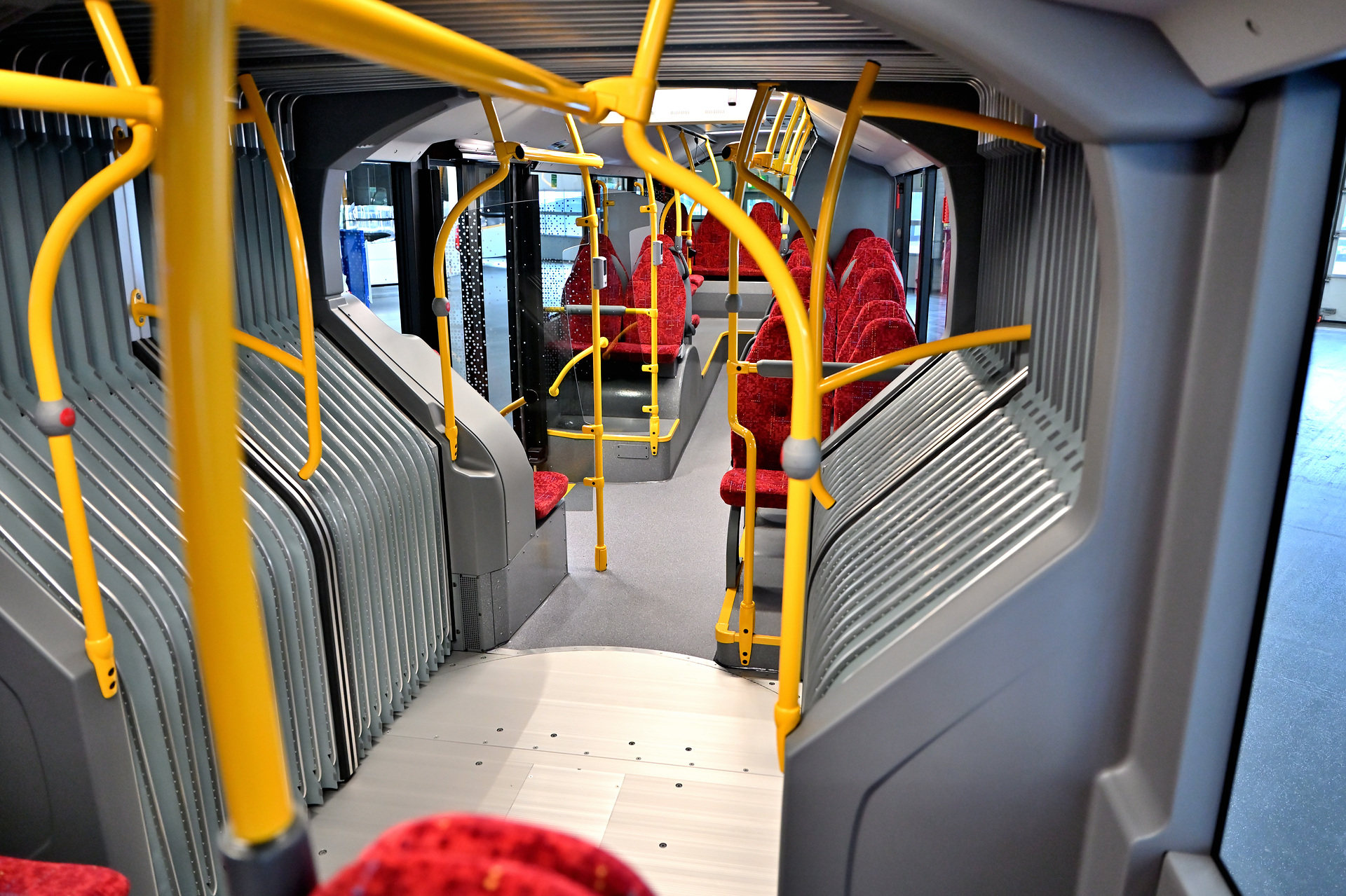 Jubeltage im Fuhrpark der Regionalbus Leipzig: 100ste Mercedes-Benz Stadtbus übergeben Jubeltage im Fuhrpark der Regionalbus Leipzig GmbH: 100. Mercedes-Benz Omnibus übergeben