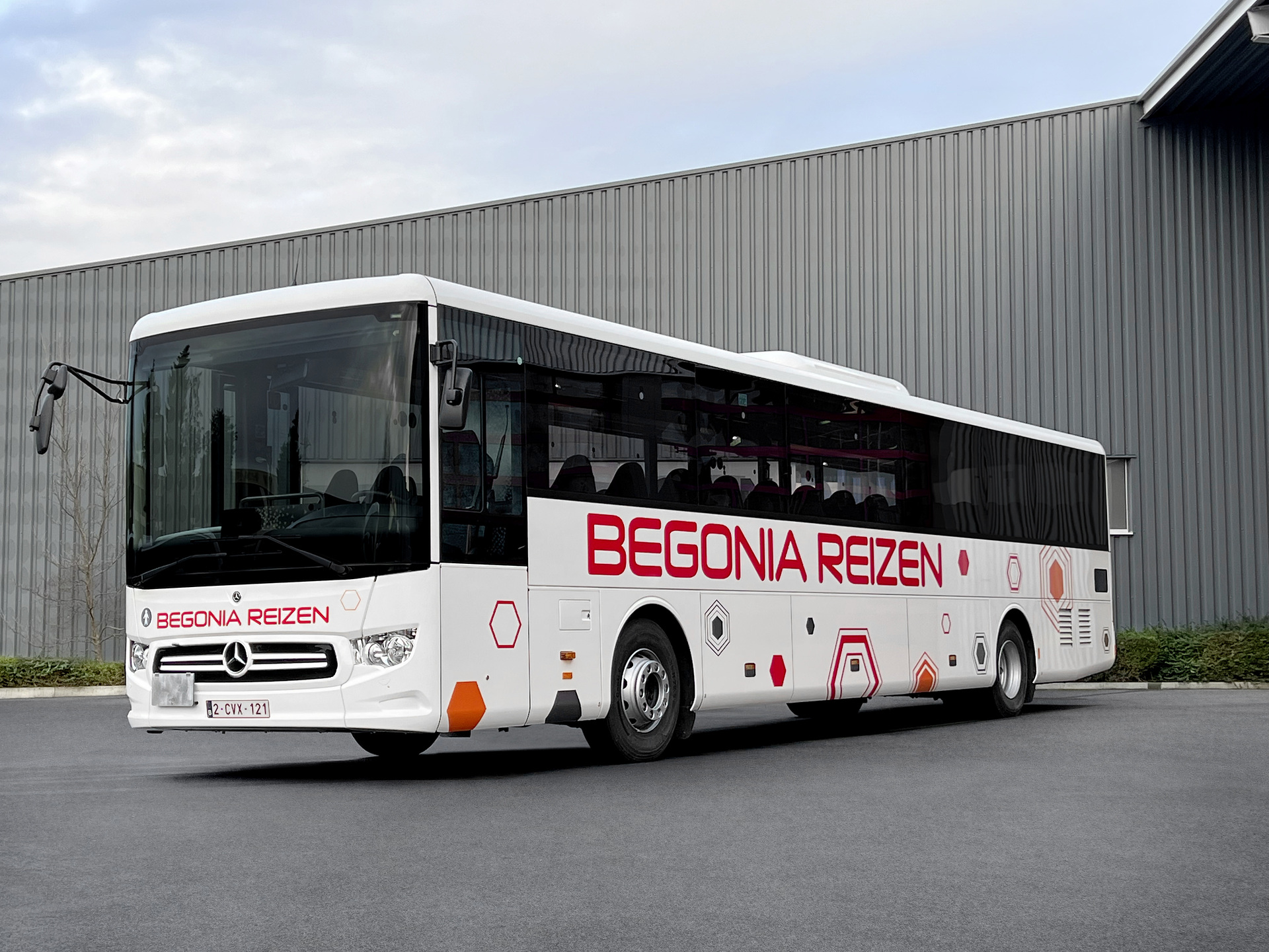 Begonia Reizen setzt erstmals Mercedes-Benz Intouro M mit Stehplätzen ein