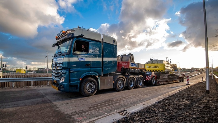 Leistungsstarker Neuzugang im Fuhrpark: Mercedes-Benz Actros SLT bei Luijendijk & van der Wal