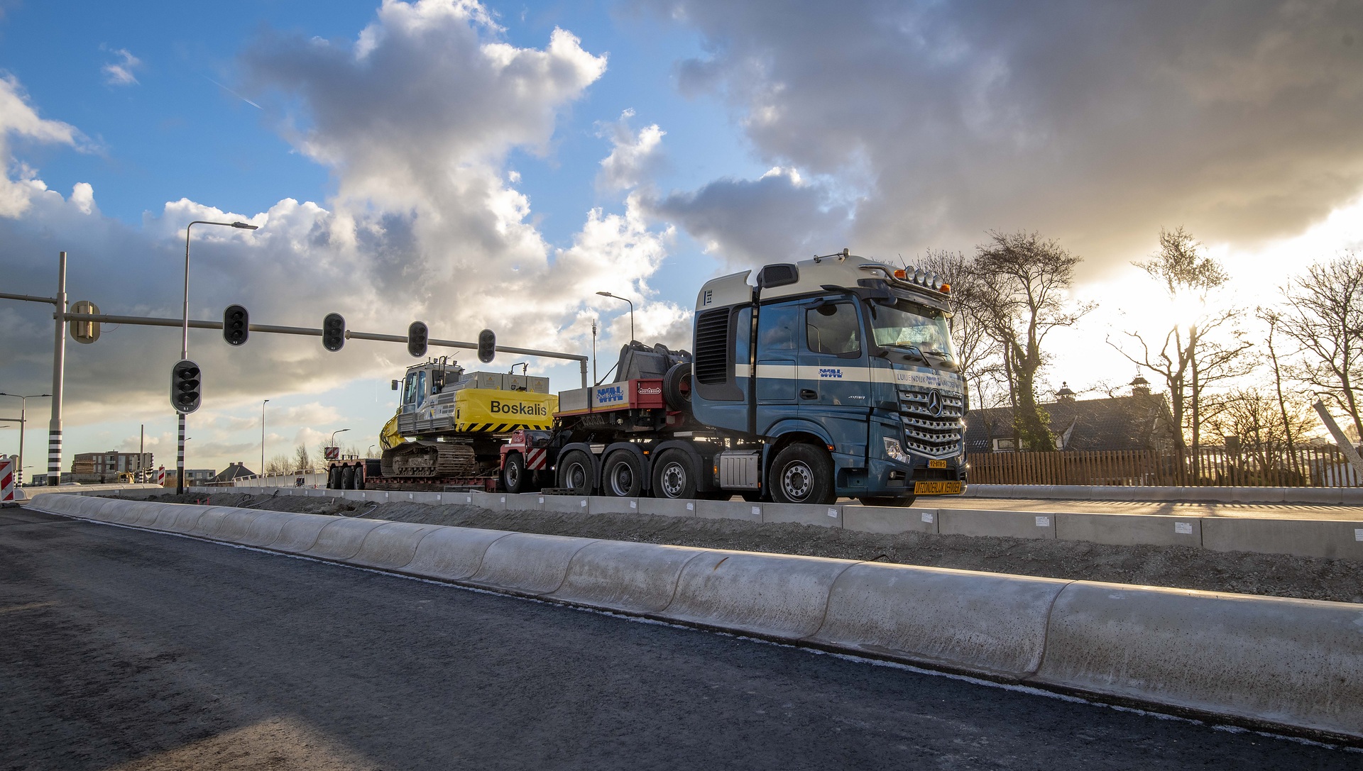 Leistungsstarker Neuzugang im Fuhrpark: Mercedes-Benz Actros SLT bei Luijendijk & van der Wal Leistungsstarker Neuzugang im Fuhrpark: Mercedes-Benz Actros SLT bei Luijendijk & van der Wal