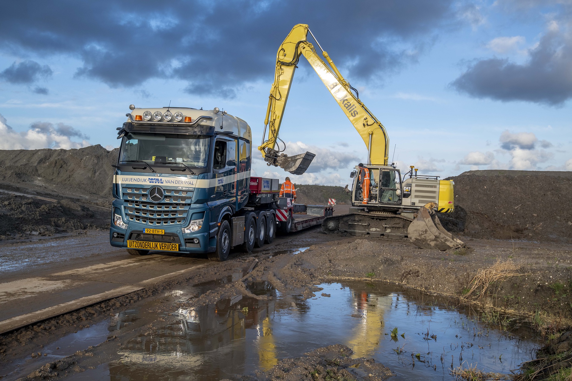 Leistungsstarker Neuzugang im Fuhrpark: Mercedes-Benz Actros SLT bei Luijendijk & van der Wal Leistungsstarker Neuzugang im Fuhrpark: Mercedes-Benz Actros SLT bei Luijendijk & van der Wal