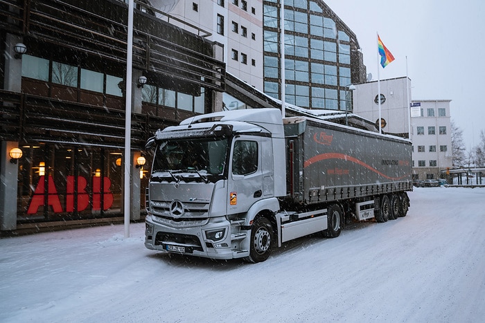 Rund 3.000 Kilometer vollelektrisch bewältigt: eActros 300 Sattelzugmaschine gleitet vom Polarkreis nach Stuttgart