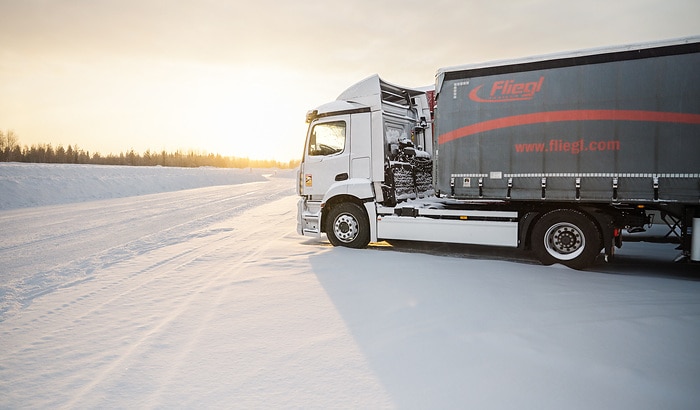 Rund 3.000 Kilometer vollelektrisch bewältigt: eActros 300 Sattelzugmaschine gleitet vom Polarkreis nach Stuttgart