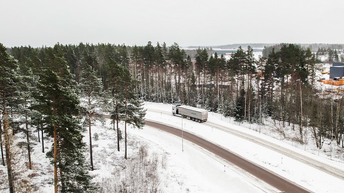 Around 3,000 kilometers covered completely electrically:eActros 300 as a tractor unit glides from the Arctic Circle to Stuttgart