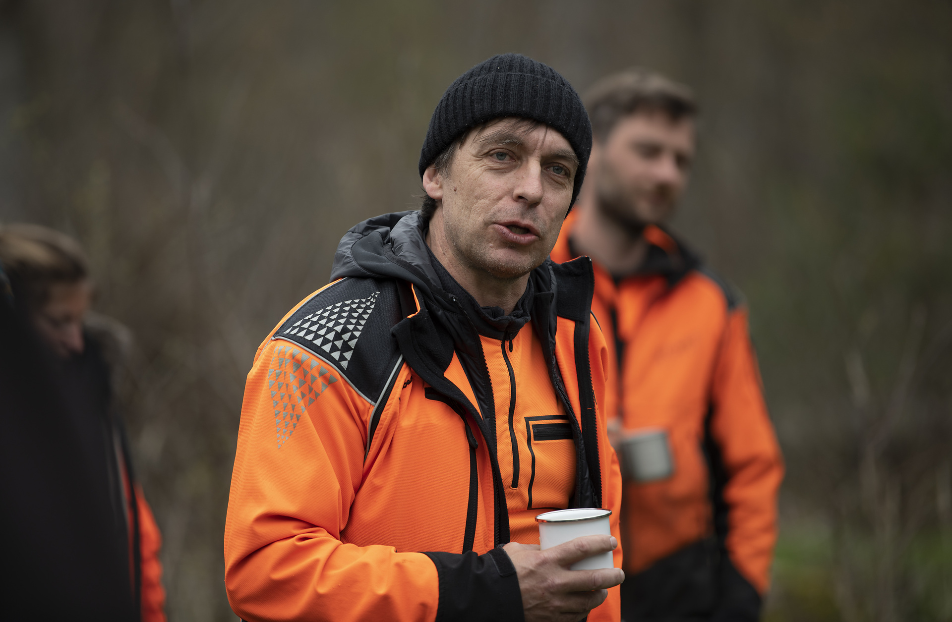 Peter Naumann, Dipl.-Ing. Forstwirtschaft und Vorstand für Corporate Social Responsibility beim Bergwaldprojekt e.V. An die Spaten, fertig, los! Daimler Truck-Beschäftigte pflanzen Bäume zur naturnahen Wiederbewaldung