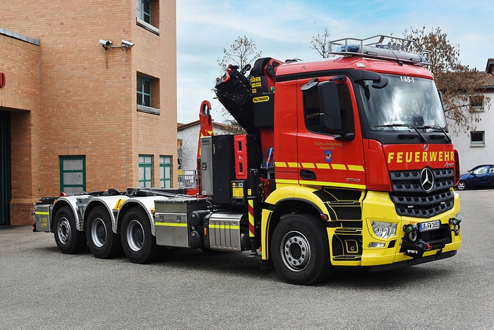 Trucks at work in an emergency – new Mercedes-Benz Arocs for the Ludwigsburg fire departmen