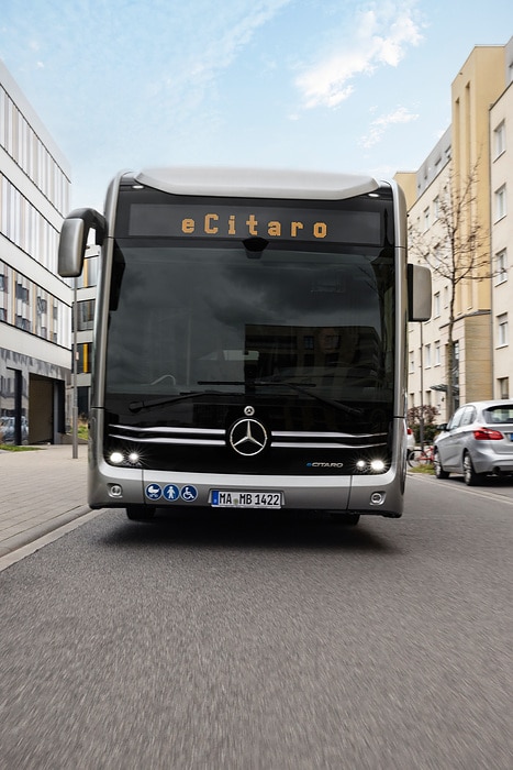Der vollelektrisch angetriebene Stadtbus Mercedes-Benz eCitaro mit Batterien der neuesten Generation