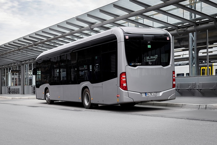 Der vollelektrisch angetriebene Stadtbus Mercedes-Benz eCitaro mit Batterien der neuesten Generation