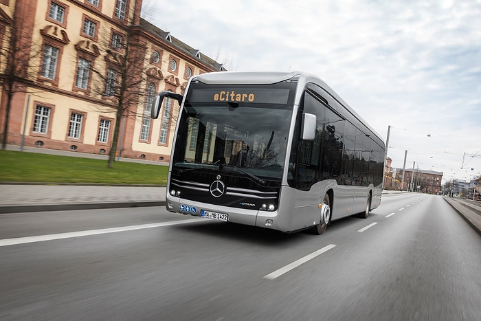 Der vollelektrisch angetriebene Stadtbus Mercedes-Benz eCitaro mit Batterien der neuesten Generation