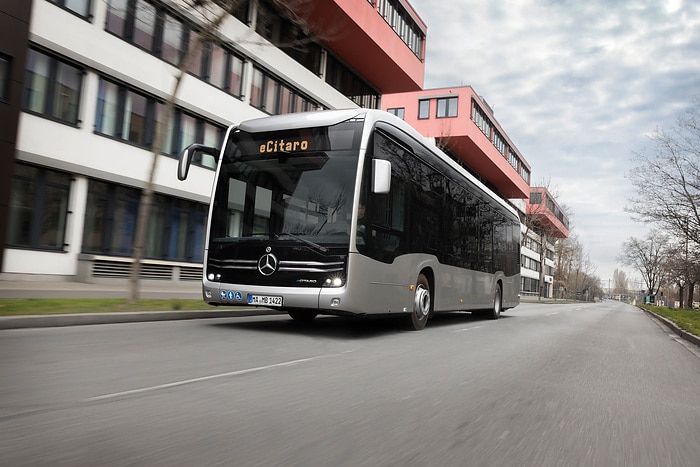 Der vollelektrisch angetriebene Stadtbus Mercedes-Benz eCitaro mit Batterien der neuesten Generation