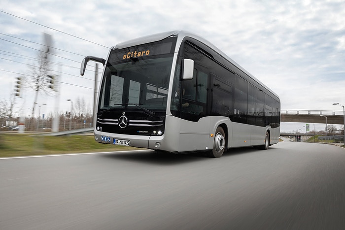 Der vollelektrisch angetriebene Stadtbus Mercedes-Benz eCitaro mit Batterien der neuesten Generation