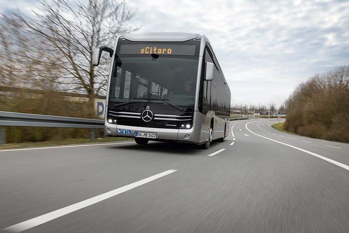 Der vollelektrisch angetriebene Stadtbus Mercedes-Benz eCitaro mit Batterien der neuesten Generation