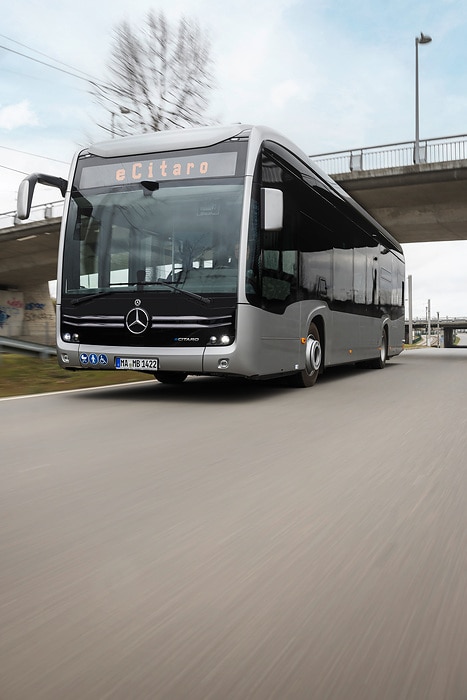 Der vollelektrisch angetriebene Stadtbus Mercedes-Benz eCitaro mit Batterien der neuesten Generation