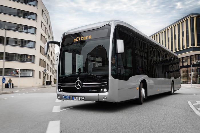 Der vollelektrisch angetriebene Stadtbus Mercedes-Benz eCitaro mit Batterien der neuesten Generation