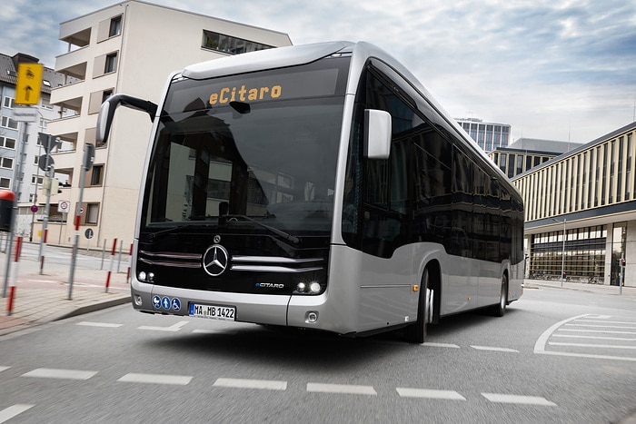 Der vollelektrisch angetriebene Stadtbus Mercedes-Benz eCitaro mit Batterien der neuesten Generation