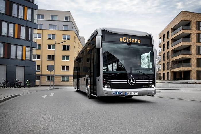 Der vollelektrisch angetriebene Stadtbus Mercedes-Benz eCitaro mit Batterien der neuesten Generation