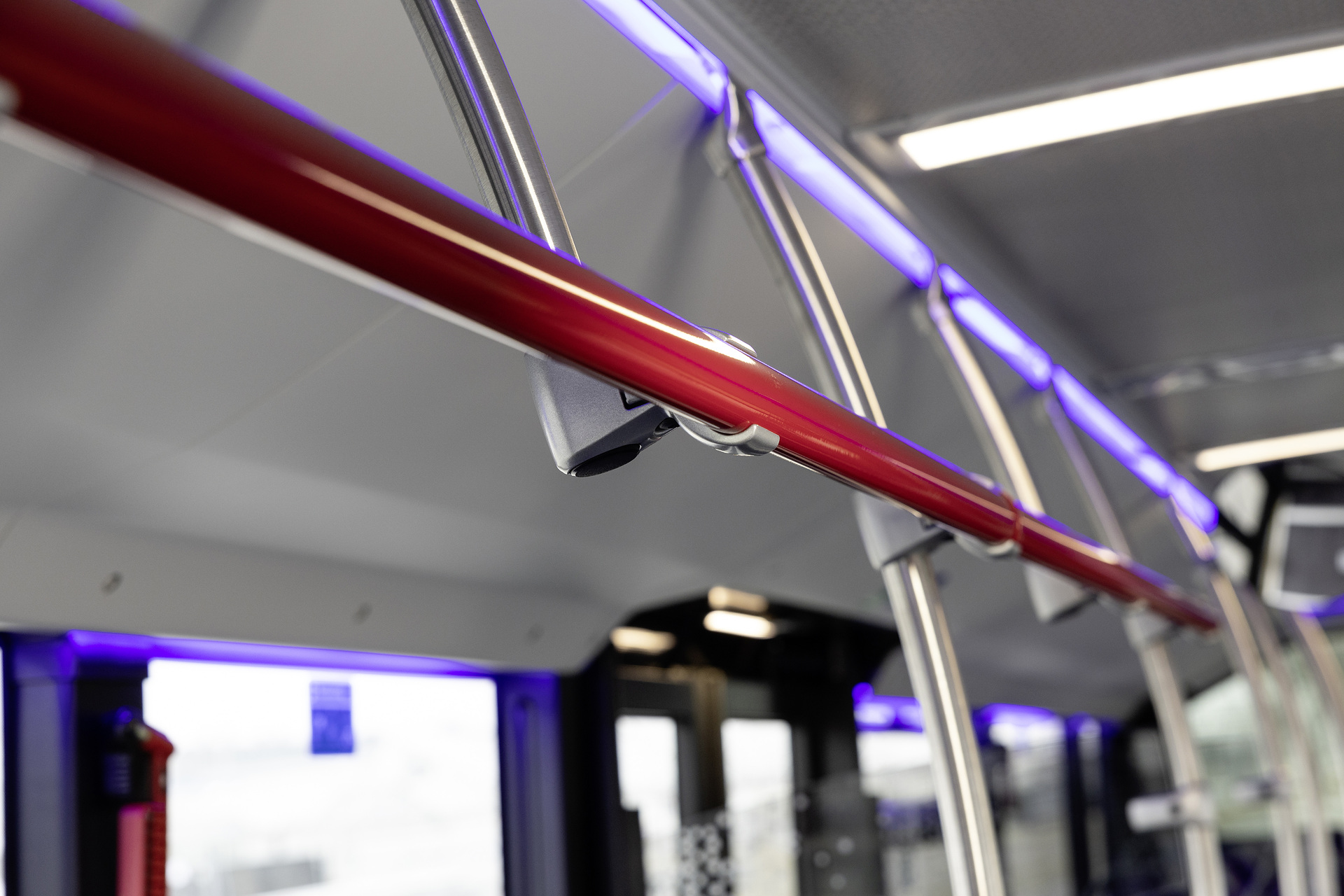 Mercedes-Benz eCitaro mit vollelektrischem Antrieb, 2-Türer, Interieur, bunt, 2 x elektrischer Radnabenmotor, 2 x 125 kW, 2 x 485 Nm, 5 HV-Batteriepakete, 64,5 kWh pro HV-Batteriepaket (NMC 3), Preventive Brake Assist, Sideguard Assist, 360-Grad-Kamera, Länge/Breite/Höhe: 12.135/2.550/3.400 mm, Beförderungskapazität: 1/86 Der vollelektrisch angetriebene Stadtbus Mercedes-Benz eCitaro mit Batterien der neuesten Generation