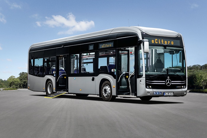Der vollelektrisch angetriebene Stadtbus Mercedes-Benz eCitaro mit Batterien der neuesten Generation
