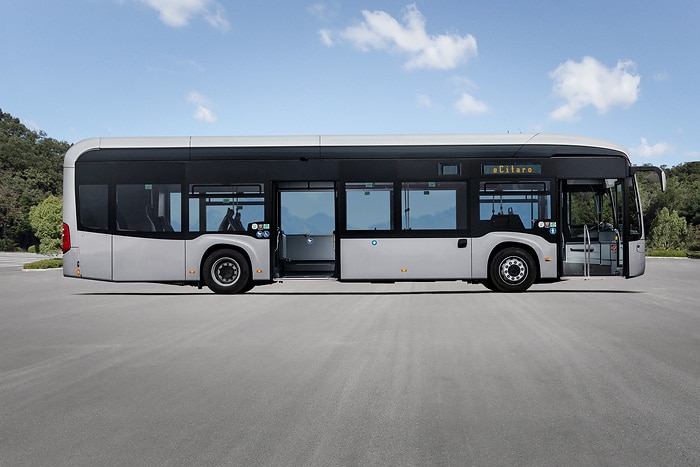 Der vollelektrisch angetriebene Stadtbus Mercedes-Benz eCitaro mit Batterien der neuesten Generation