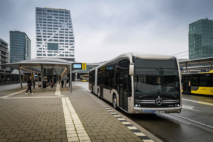 Daimler Buses liefert 35 vollelektrische Gelenkbusse Mercedes-Benz eCitaro in die Niederlande