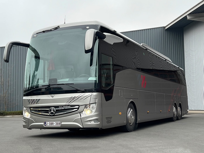 Übergabe in Belgien: Reisebus Mercedes-Benz Tourismo für Vandekerckhove Autocars