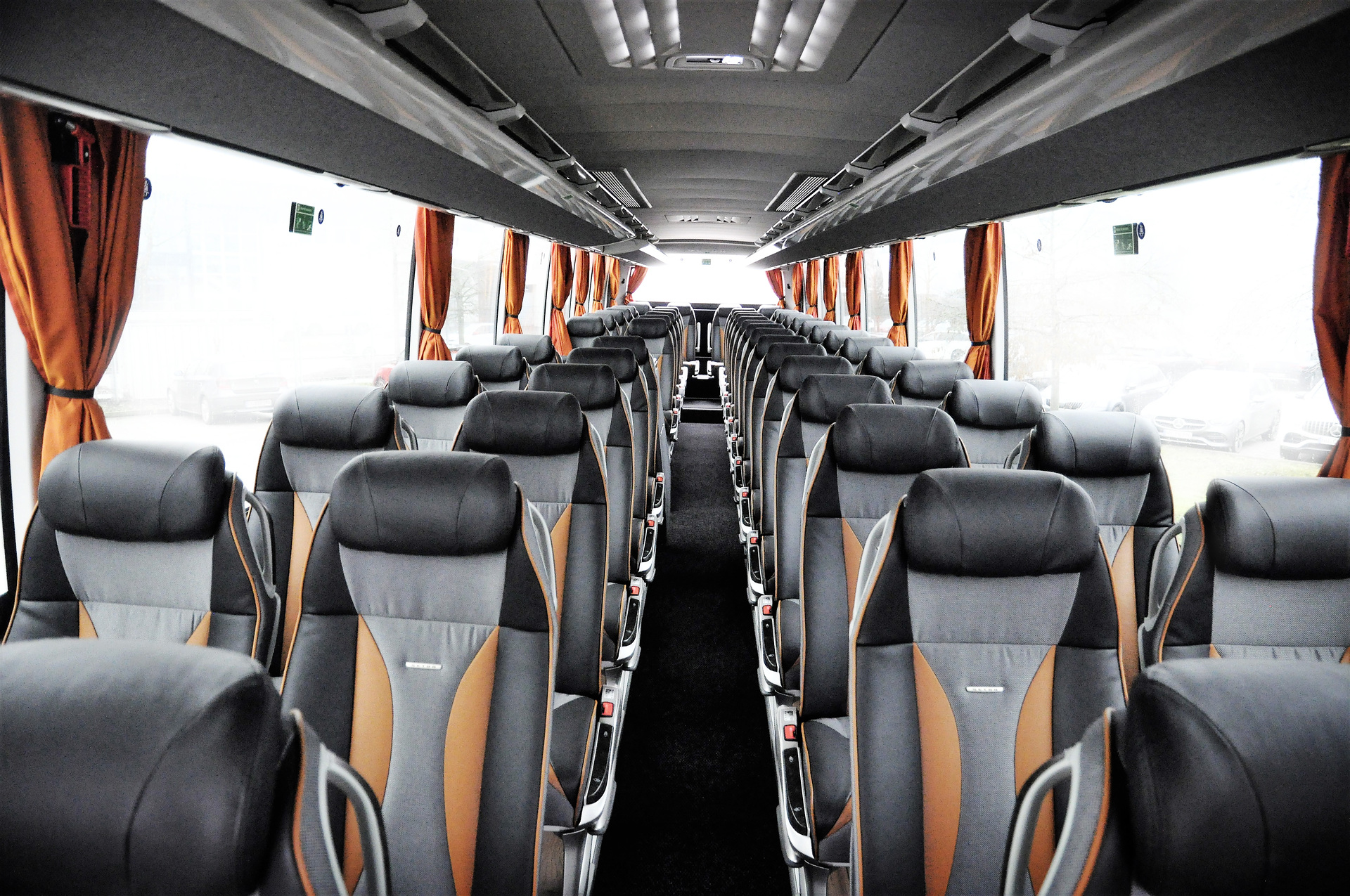 The two S 517 HD models are each equipped with 44 seats. Five Setra motorcoaches for “Voyages Vandivinit”, Luxembourg