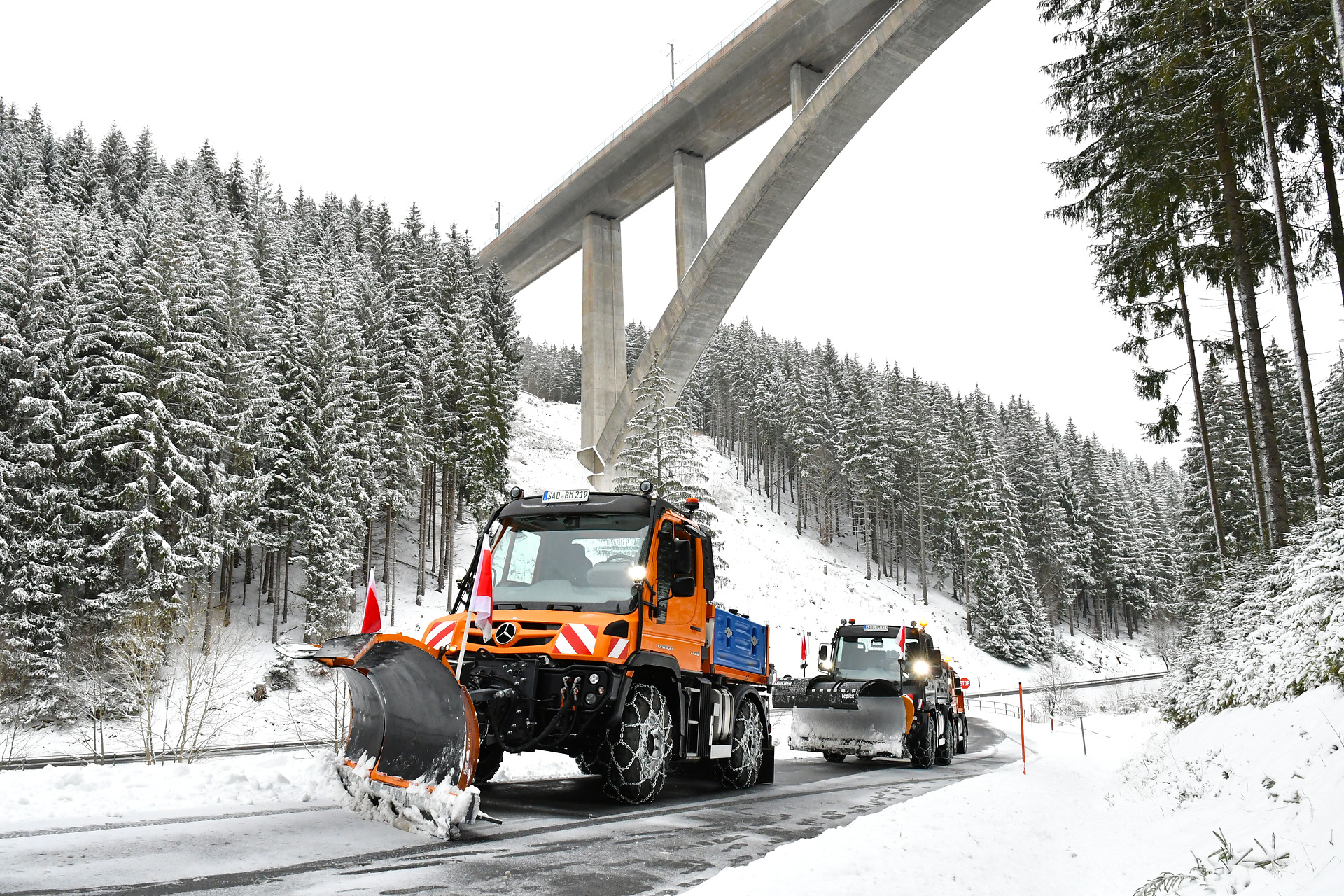 U 219/327 Bucher Thüringen Unimog Zuverlässiges Kraftpaket auch fürs Grüne: Mercedes-Benz Special Trucks präsentiert auf der Freilandmesse Demopark die große Vielfalt des Unimog