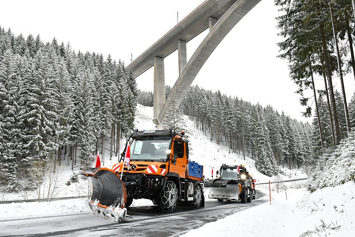 Zuverlässiges Kraftpaket auch fürs Grüne: Mercedes-Benz Special Trucks präsentiert auf der Freilandmesse Demopark die große Vielfalt des Unimog