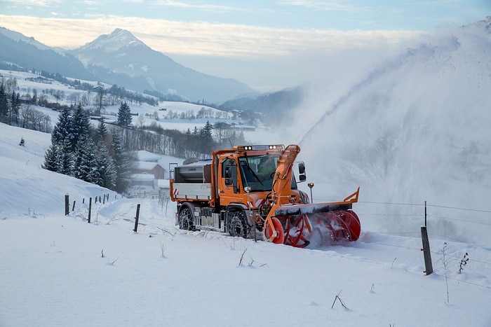 Zuverlässiges Kraftpaket auch fürs Grüne: Mercedes-Benz Special Trucks präsentiert auf der Freilandmesse Demopark die große Vielfalt des Unimog