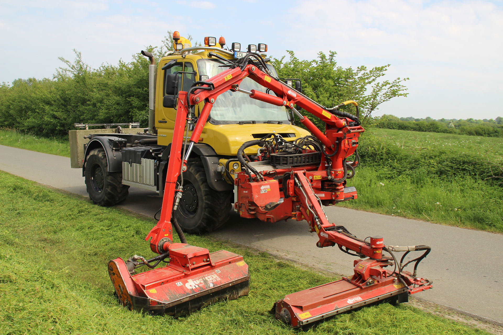 Reliable powerhouse even for the green sector: Mercedes-Benz Special Trucks presents the great diversity of the Unimog at the Demopark open-air exhibition