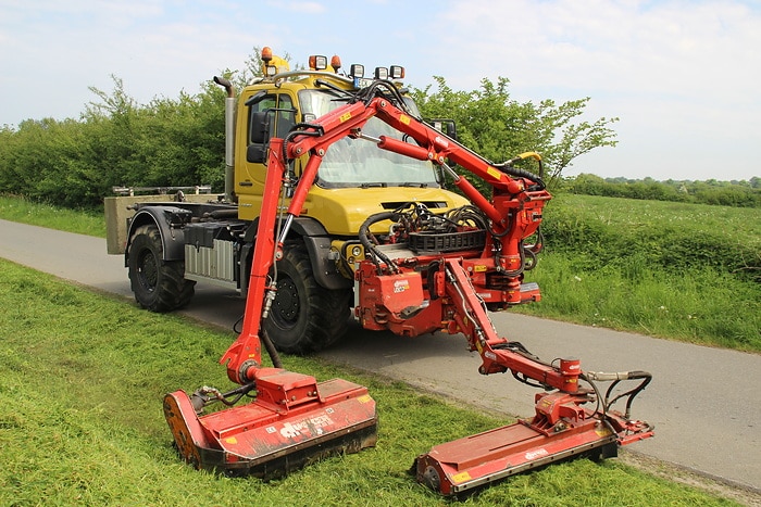 Zuverlässiges Kraftpaket auch fürs Grüne: Mercedes-Benz Special Trucks präsentiert auf der Freilandmesse Demopark die große Vielfalt des Unimog