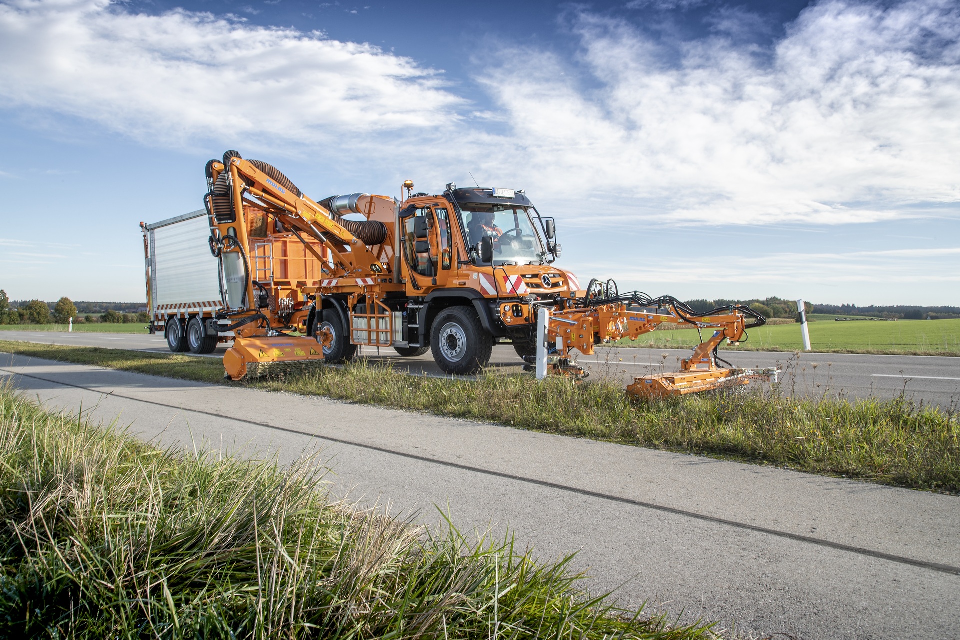 Reliable powerhouse even for the green sector: Mercedes-Benz Special Trucks presents the great diversity of the Unimog at the Demopark open-air exhibition