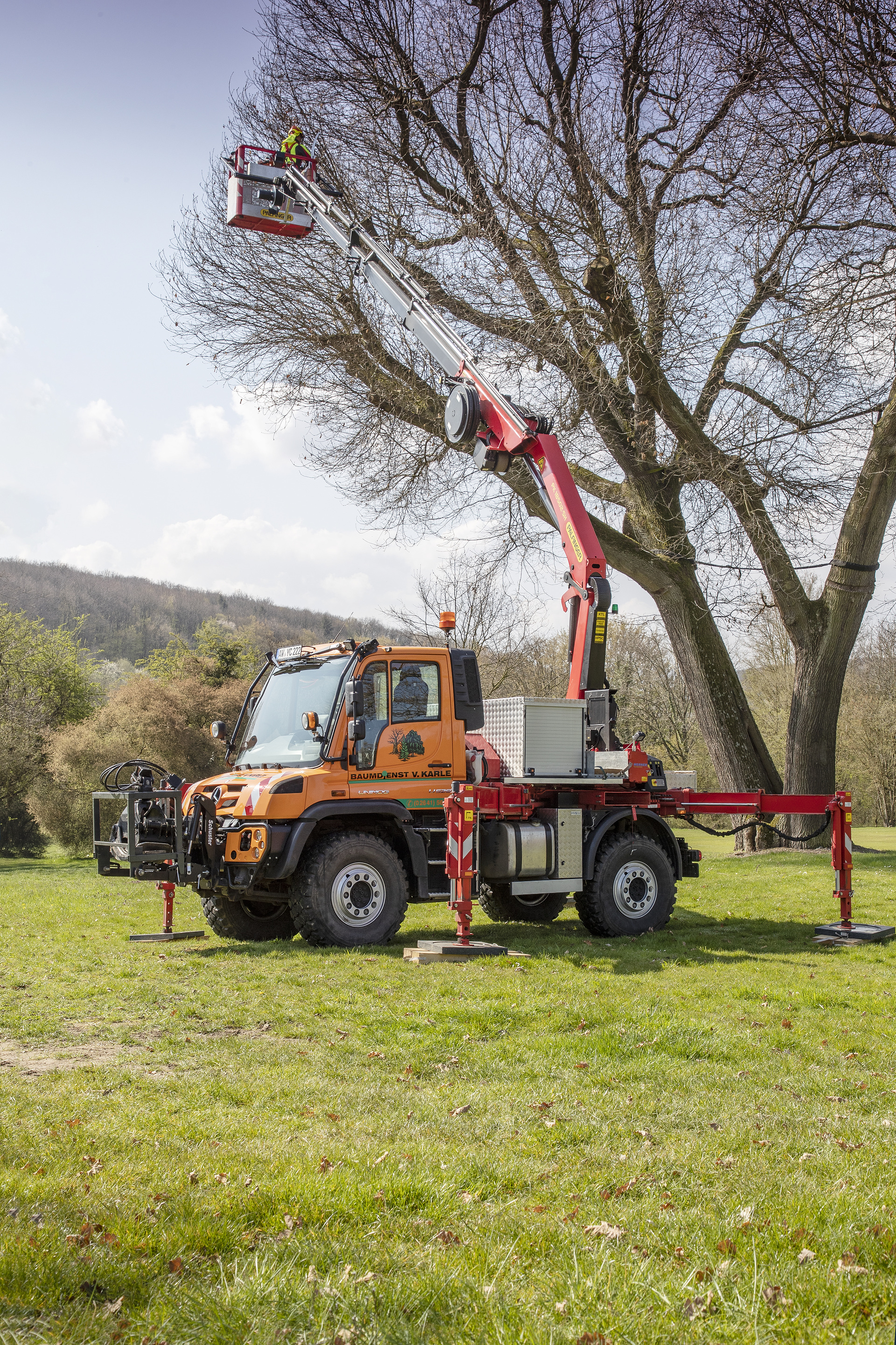 Forst - GaLaBau Zuverlässiges Kraftpaket auch fürs Grüne: Mercedes-Benz Special Trucks präsentiert auf der Freilandmesse Demopark die große Vielfalt des Unimog