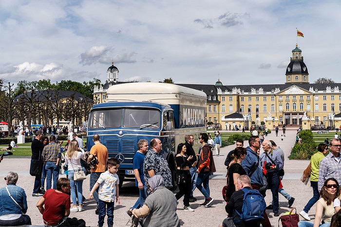 Celebration for classic vehicle fans in Karlsruhe: Mercedes-Benz Trucks with classic vehicle highlights at the “Tribute to Carl Benz”