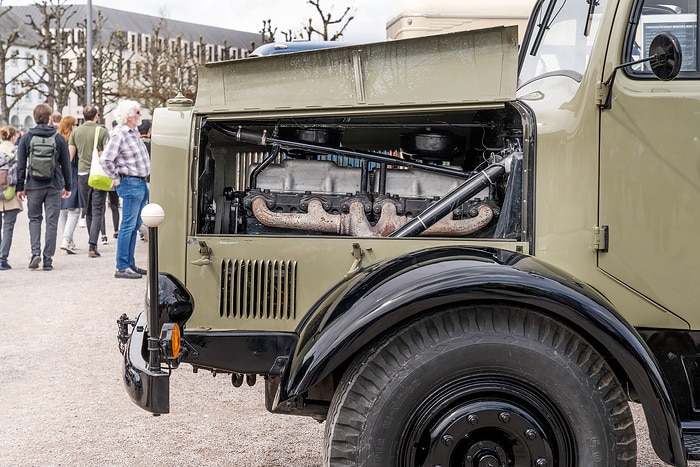 Fest für Classic-Fans in Karlsruhe: Mercedes-Benz Trucks mit Oldtimer-Highlights beim „Tribut an Carl Benz“