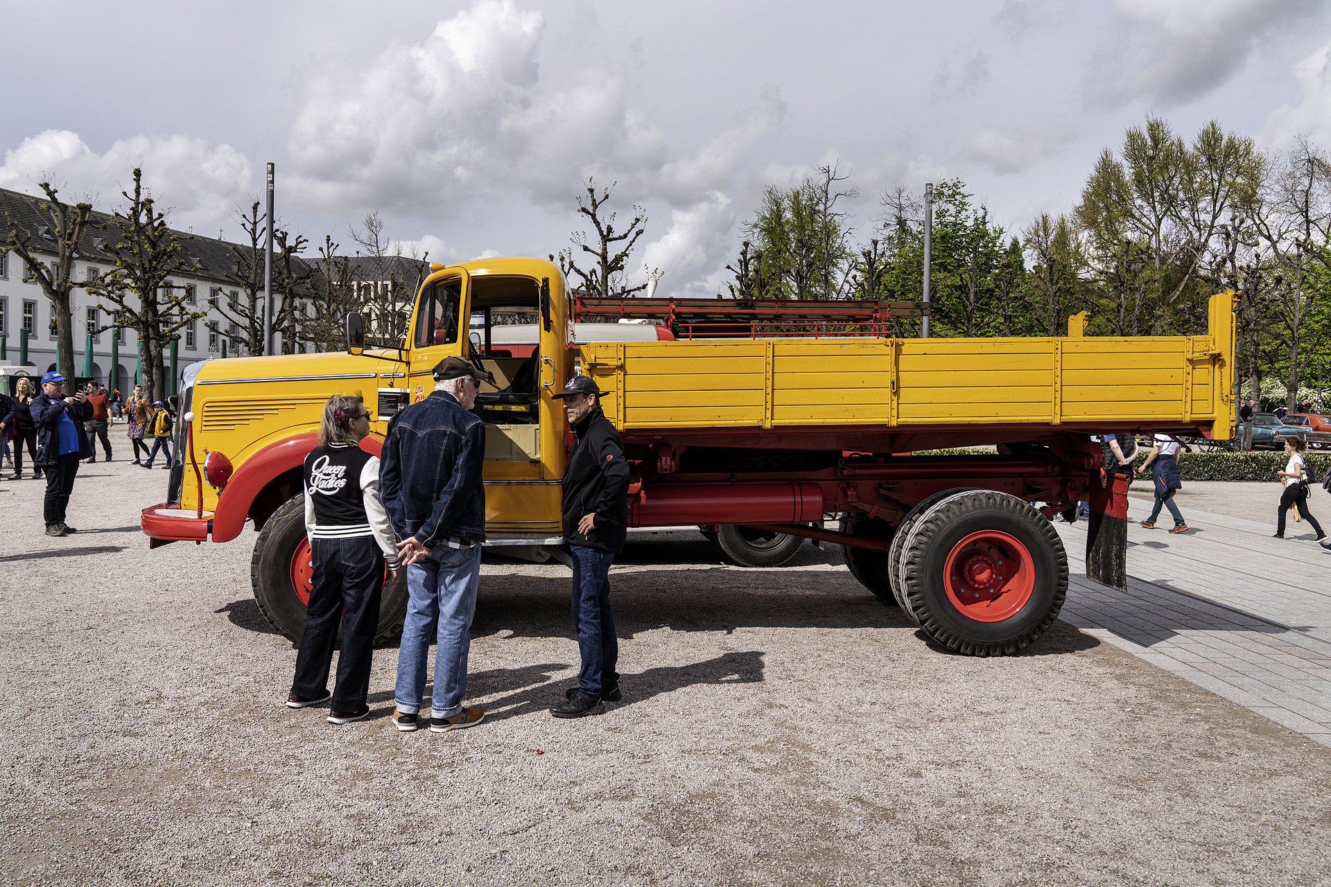 Celebration for classic vehicle fans in Karlsruhe: Mercedes-Benz Trucks with classic vehicle highlights at the “Tribute to Carl Benz”