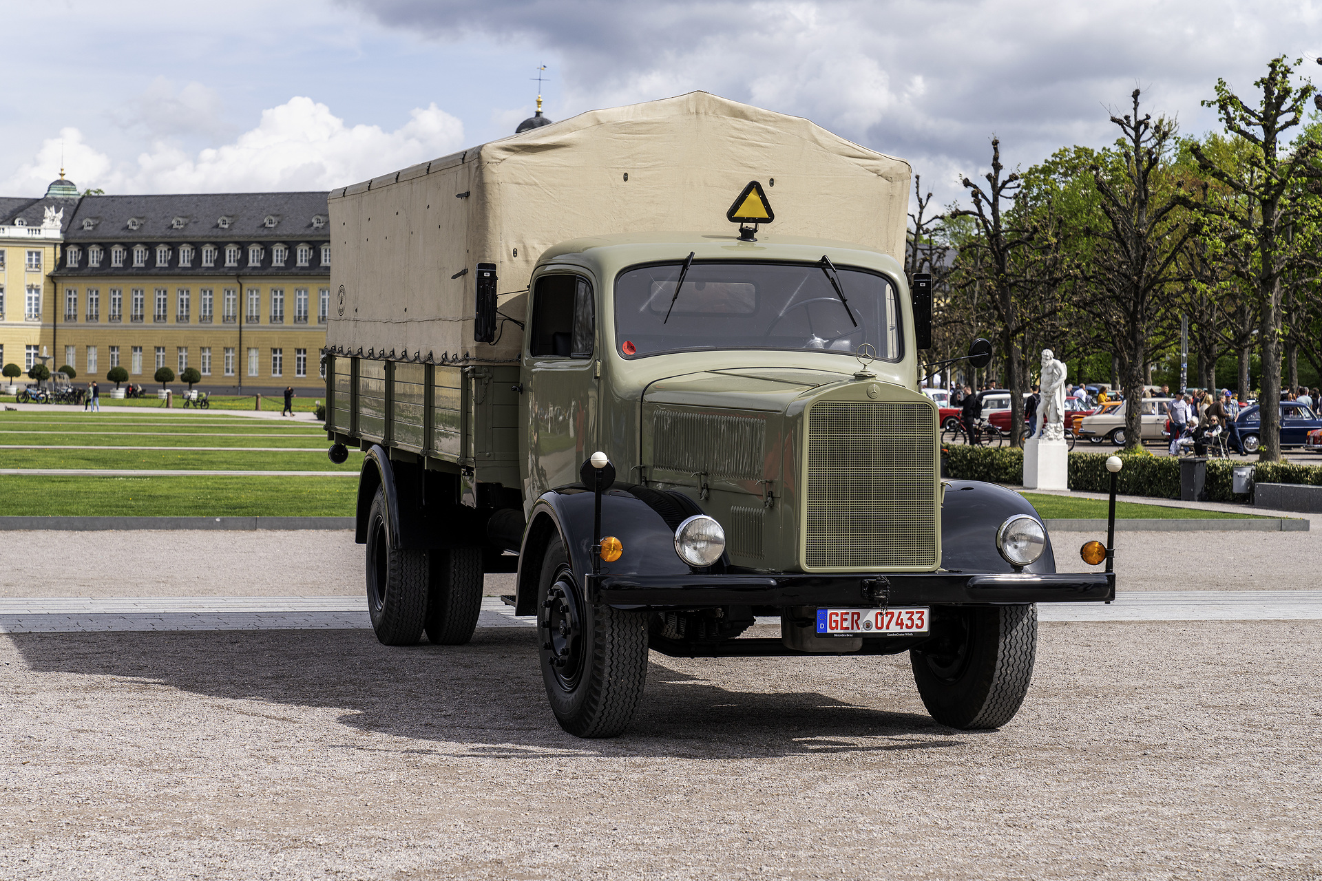 Celebration for classic vehicle fans in Karlsruhe: Mercedes-Benz Trucks with classic vehicle highlights at the “Tribute to Carl Benz”