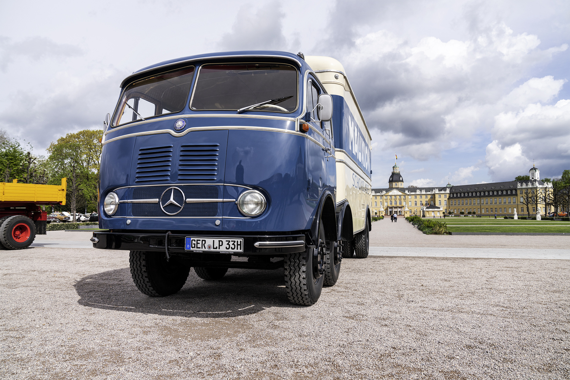 Fest für Classic-Fans in Karlsruhe: Mercedes-Benz Trucks mit Oldtimer-Highlights beim „Tribut an Carl Benz“