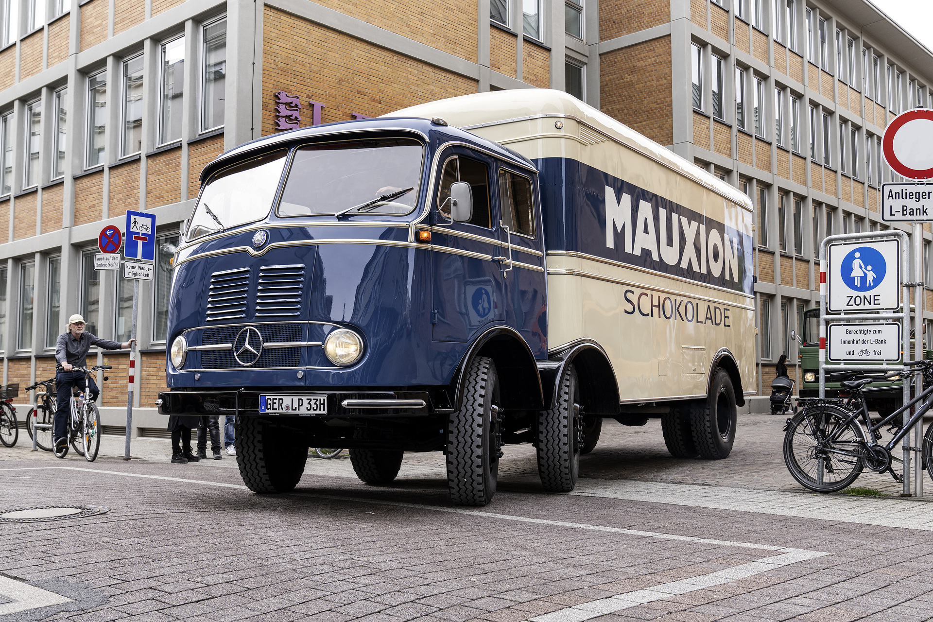 Fest für Classic-Fans in Karlsruhe: Mercedes-Benz Trucks mit Oldtimer-Highlights beim „Tribut an Carl Benz“