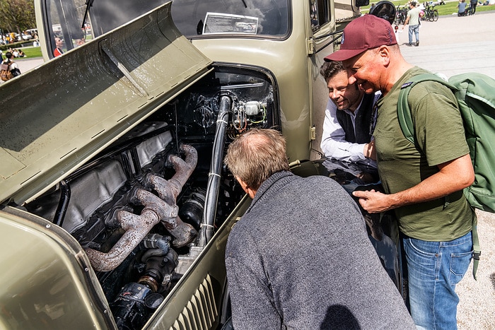 Fest für Classic-Fans in Karlsruhe: Mercedes-Benz Trucks mit Oldtimer-Highlights beim „Tribut an Carl Benz“