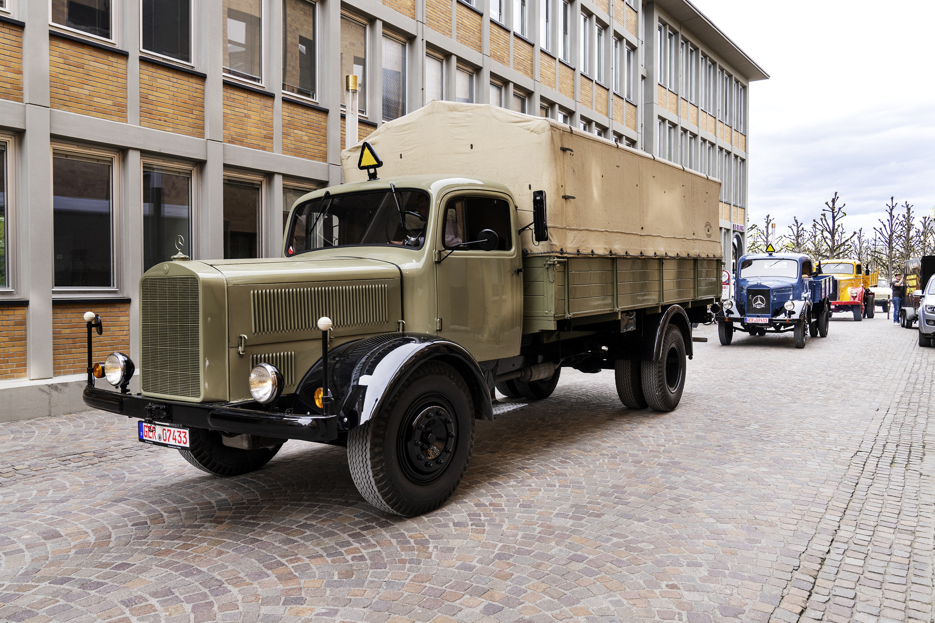 Fest für Classic-Fans in Karlsruhe: Mercedes-Benz Trucks mit Oldtimer-Highlights beim „Tribut an Carl Benz“