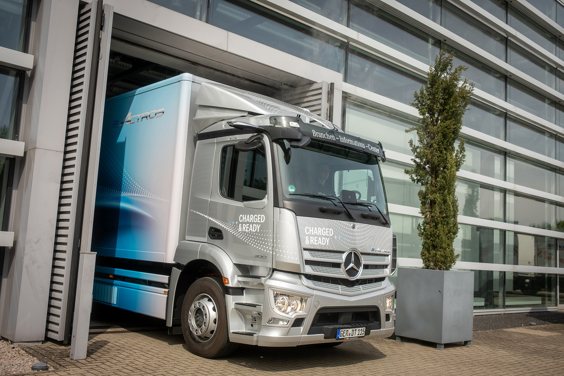 Kickoff for the eActros Roadshow: Across Europe with All-electric Trucks